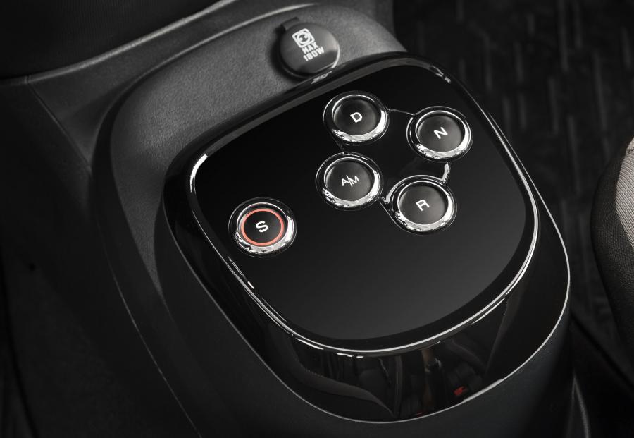 Детали интерьера Fiat Mobi Drive GSR 2017 года  (фото 2 из 27)